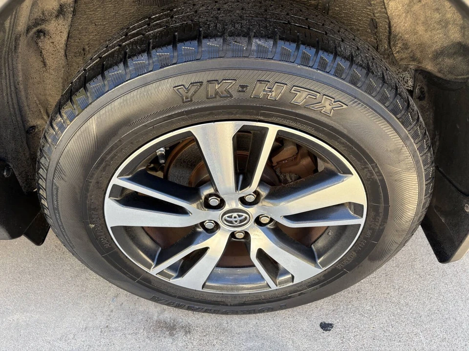 2017 Toyota RAV4 4th Gen - Image 17 of 18