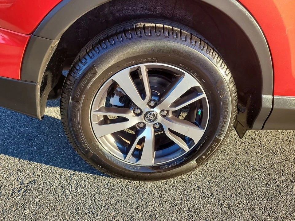 2017 Toyota RAV4 4th Gen - Image 5 of 12