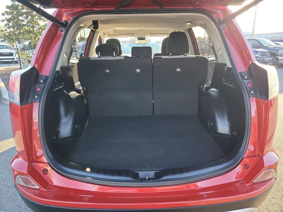 2017 Toyota RAV4 4th Gen - Image 8 of 12