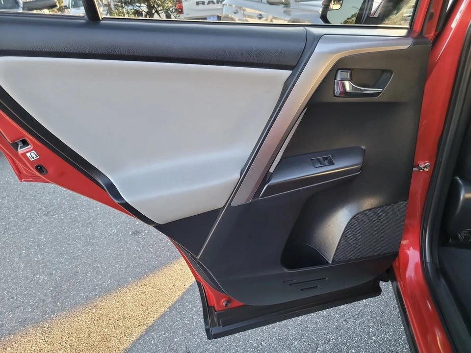 2017 Toyota RAV4 4th Gen - Image 10 of 12