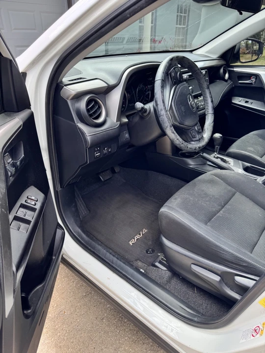2017 Toyota RAV4 4th Gen - Image 15 of 19