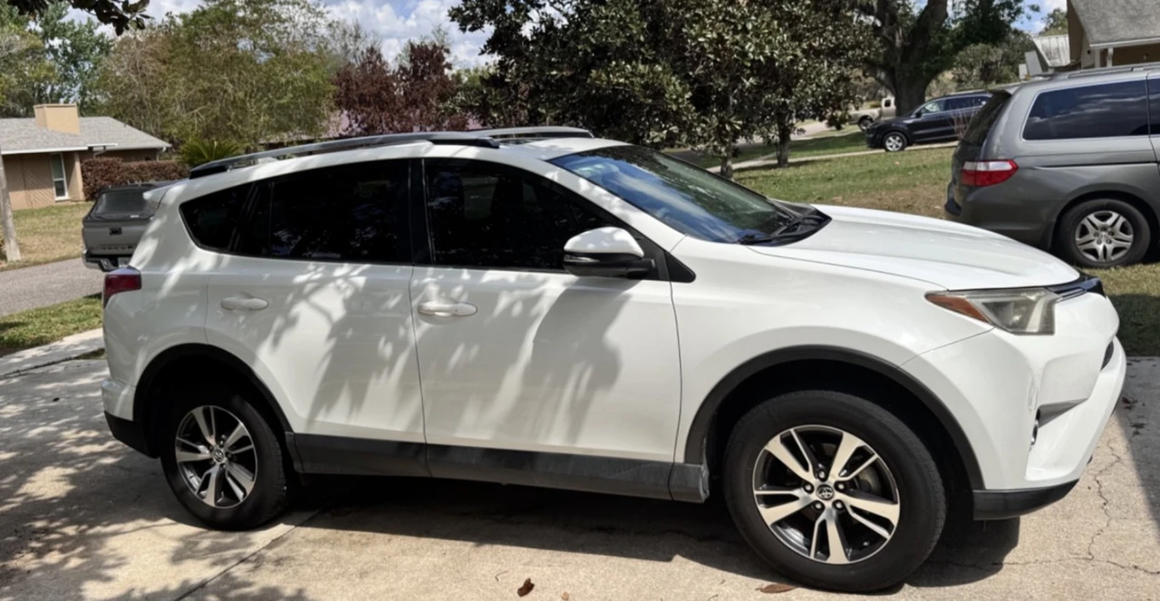 2017 Toyota RAV4 4th Gen - Image 4 of 19