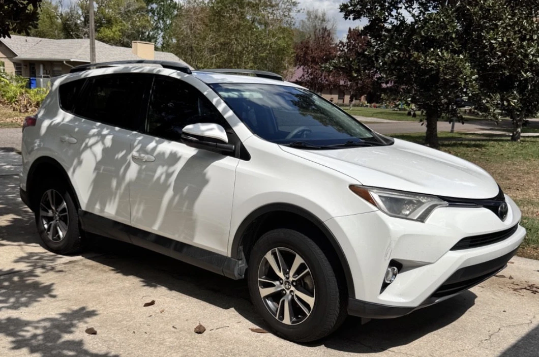 2017 Toyota RAV4 4th Gen - Image 9 of 19