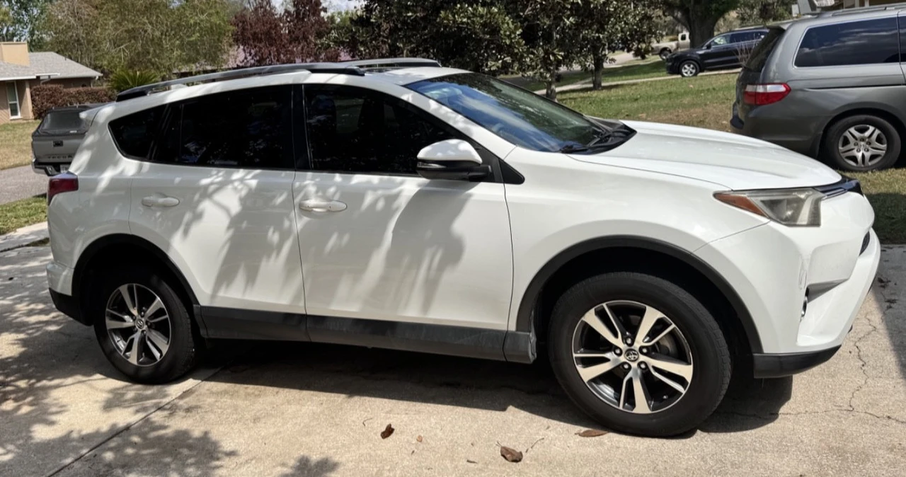 2017 Toyota RAV4 4th Gen - Image 13 of 19