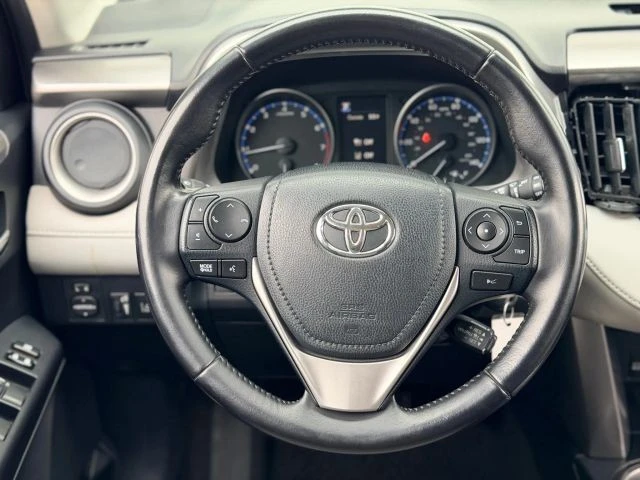 2017 Toyota RAV4 4th Gen - Image 18 of 28