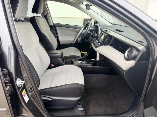 2017 Toyota RAV4 4th Gen - Image 15 of 28