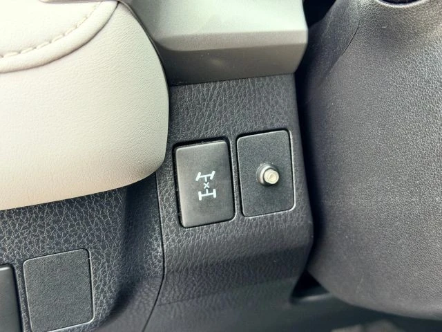 2017 Toyota RAV4 4th Gen - Image 25 of 28