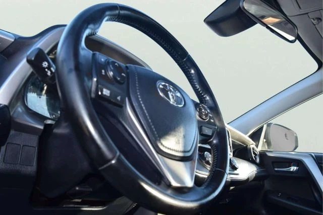 2017 Toyota RAV4 4th Gen - Image 11 of 21