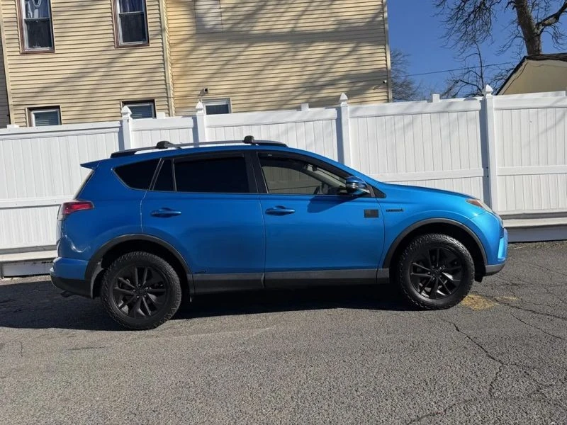 2017 Toyota RAV4 4th Gen - Image 8 of 12