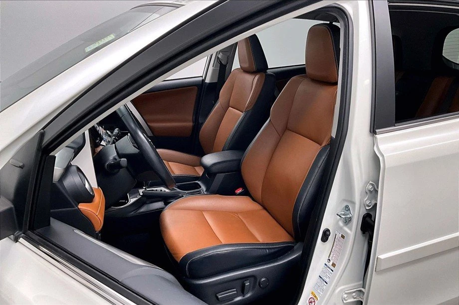 2017 Toyota RAV4 4th Gen - Image 8 of 18