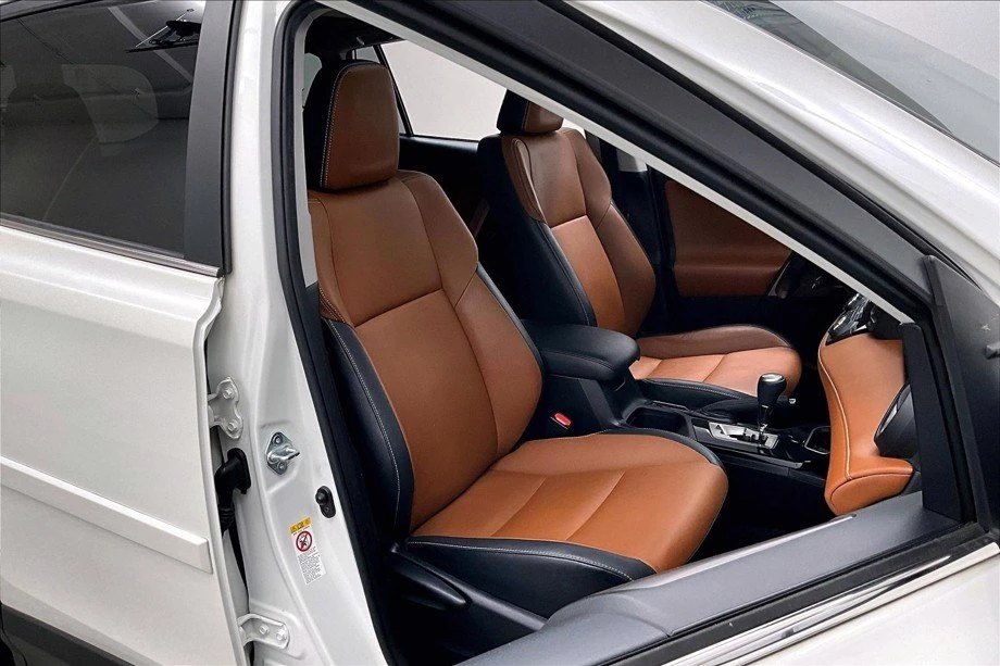 2017 Toyota RAV4 4th Gen - Image 13 of 18
