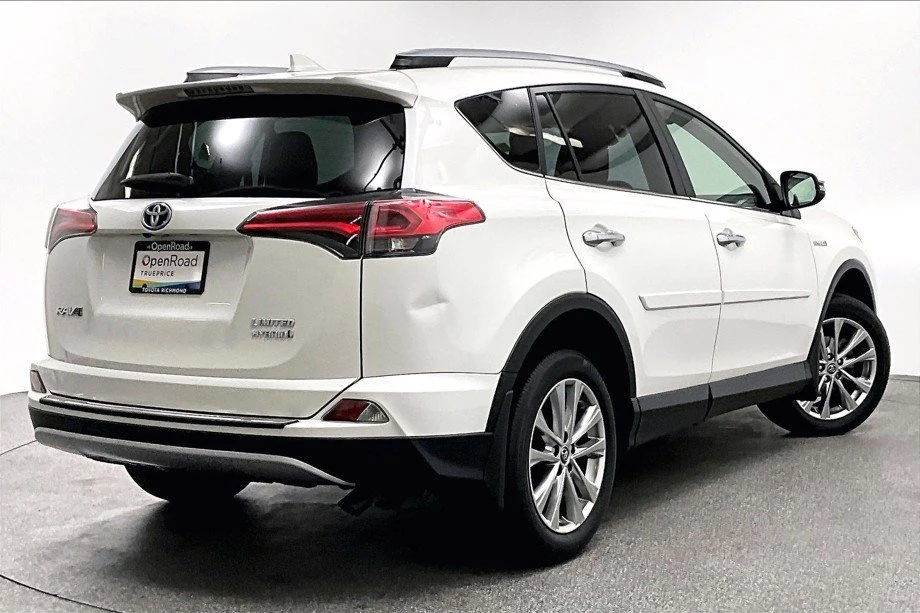 2017 Toyota RAV4 4th Gen - Image 5 of 18
