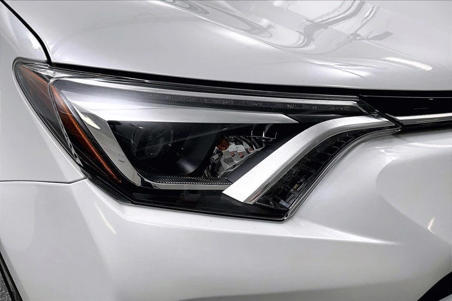 2017 Toyota RAV4 4th Gen - Image 17 of 18