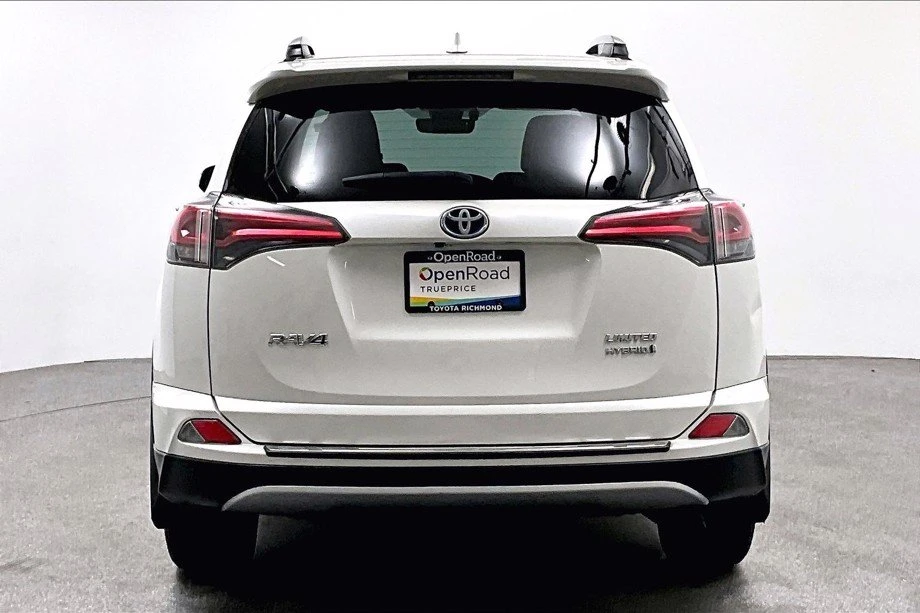 2017 Toyota RAV4 4th Gen - Image 4 of 18