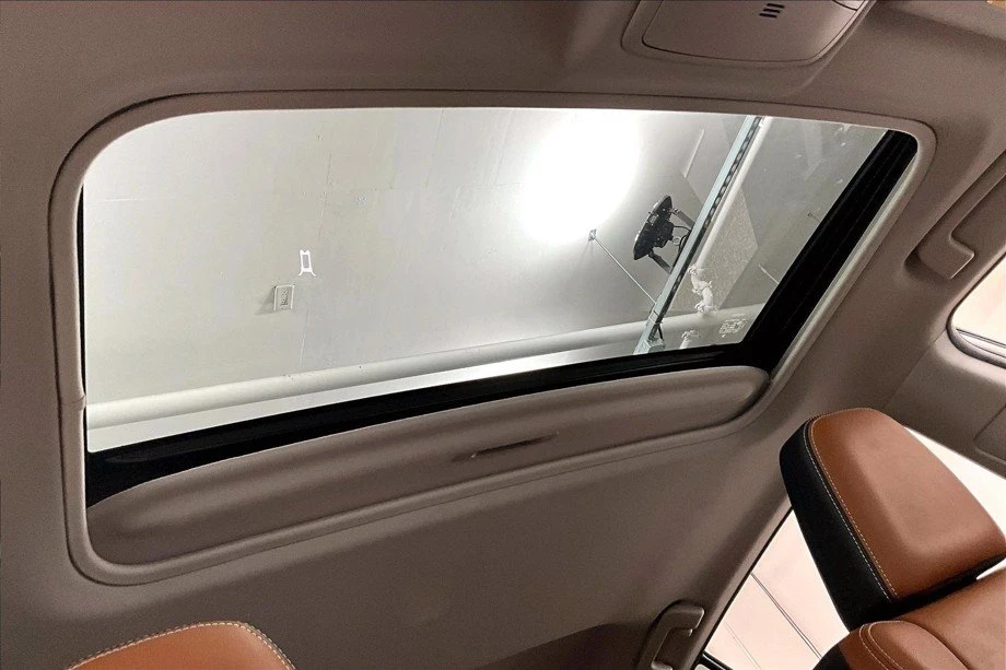 2017 Toyota RAV4 4th Gen - Image 9 of 18