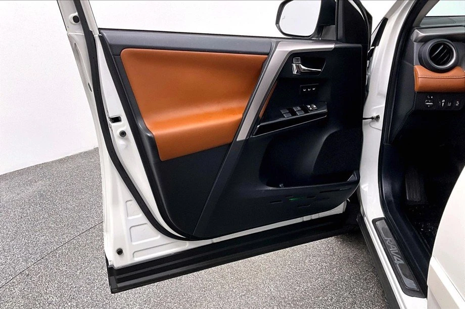 2017 Toyota RAV4 4th Gen - Image 7 of 18