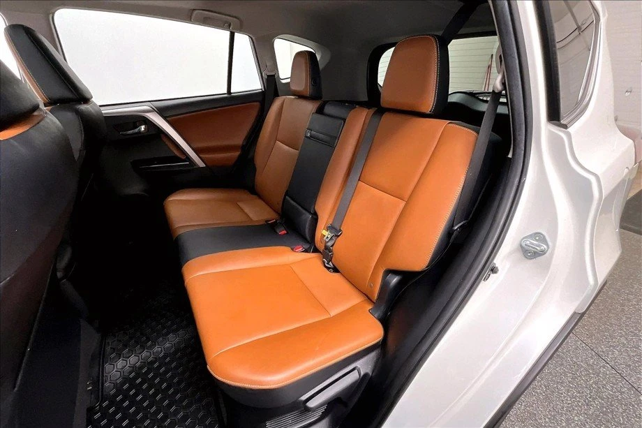 2017 Toyota RAV4 4th Gen - Image 14 of 18