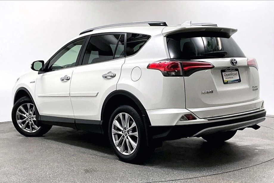 2017 Toyota RAV4 4th Gen - Image 3 of 18