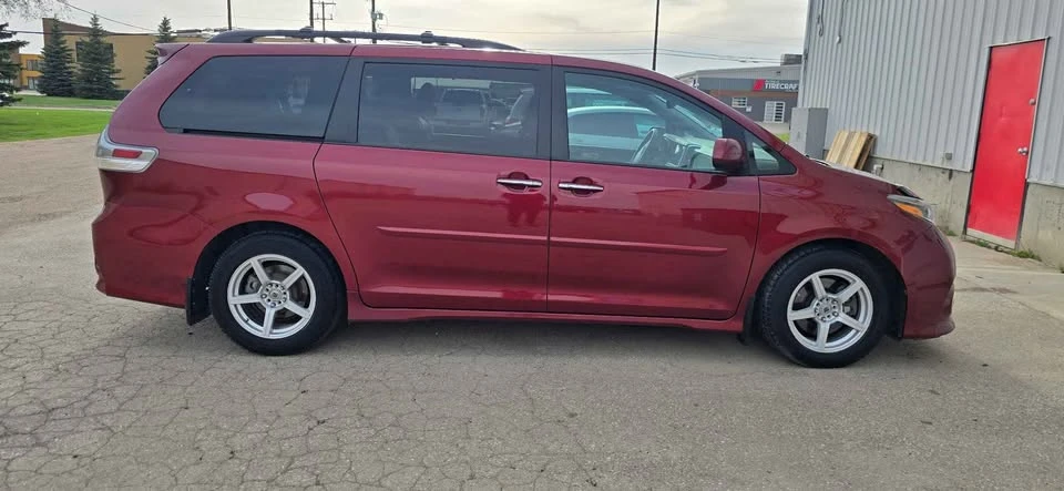 2017 Toyota Sienna 3rd Gen - Image 3 of 15