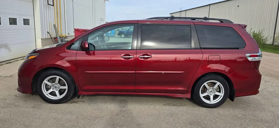 2017 Toyota Sienna 3rd Gen - Image 2 of 15
