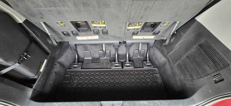 2017 Toyota Sienna 3rd Gen - Image 8 of 15