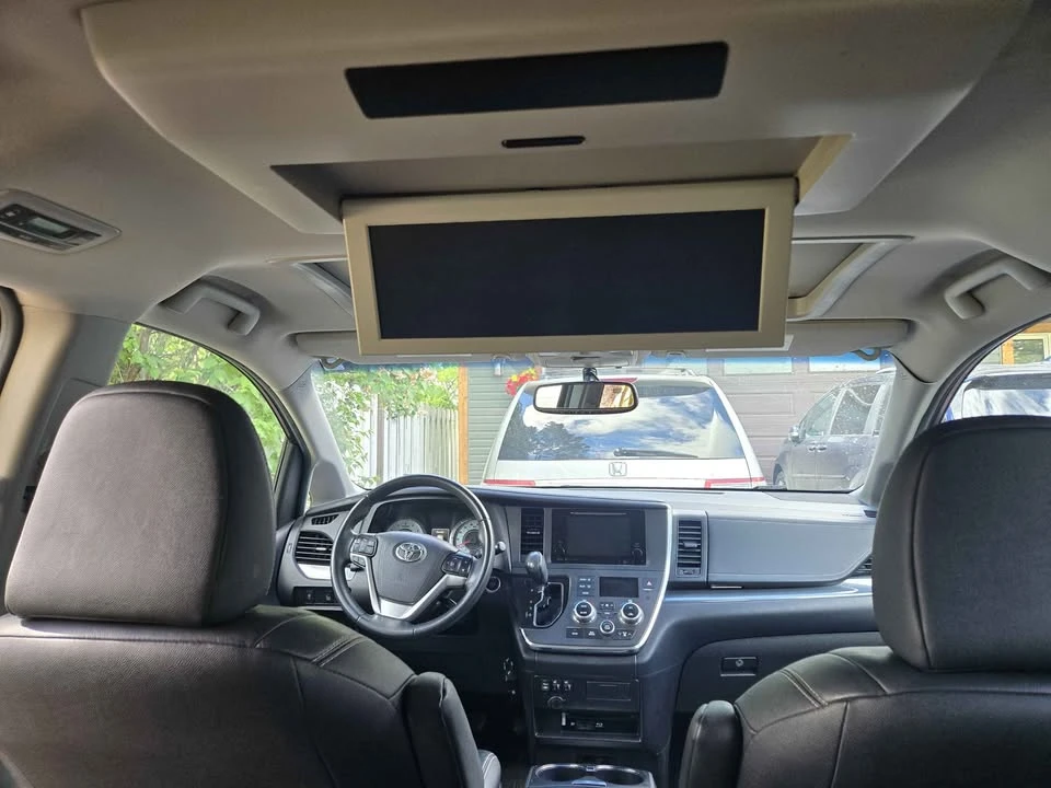 2017 Toyota Sienna 3rd Gen - Image 12 of 15