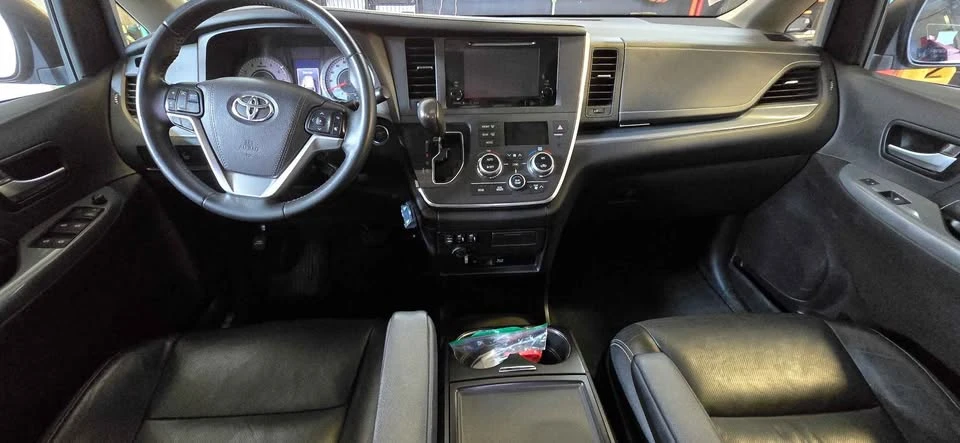 2017 Toyota Sienna 3rd Gen - Image 4 of 15