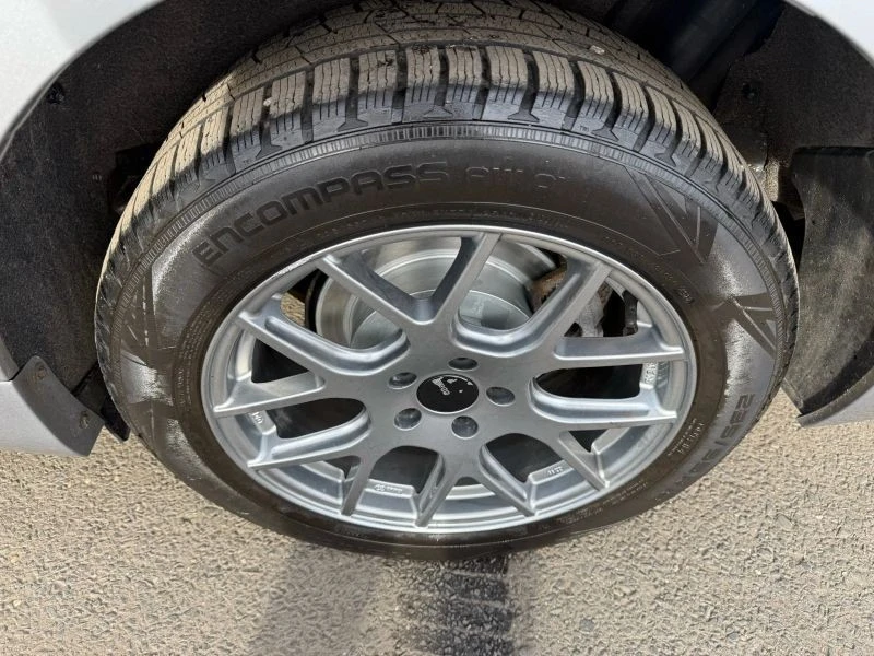 2017 Toyota Sienna 3rd Gen - Image 9 of 12