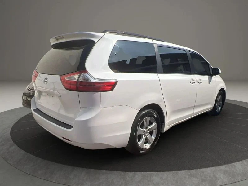 2017 Toyota Sienna 3rd Gen - Image 5 of 12