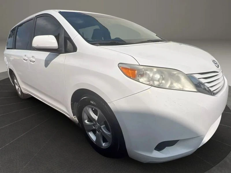 2017 Toyota Sienna 3rd Gen - Image 3 of 12