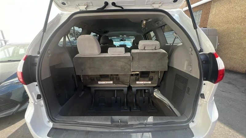 2017 Toyota Sienna 3rd Gen - Image 9 of 12