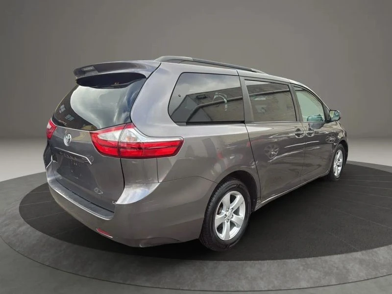 2017 Toyota Sienna 3rd Gen - Image 5 of 12
