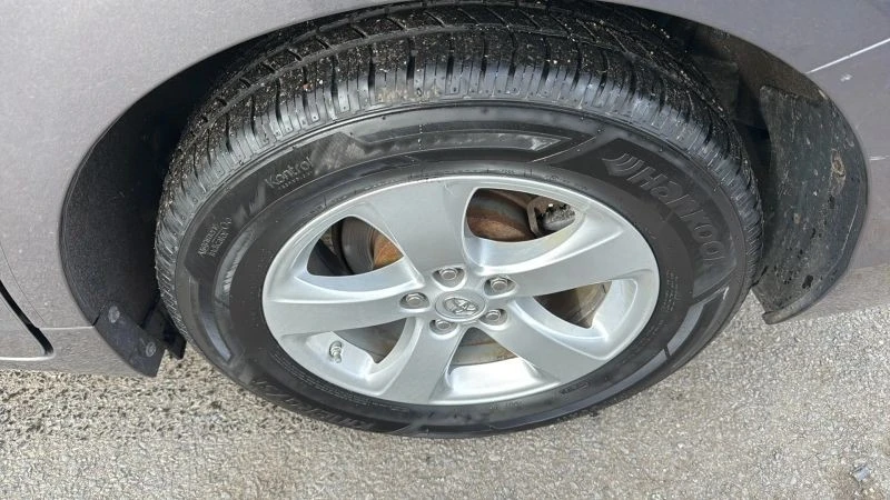 2017 Toyota Sienna 3rd Gen - Image 9 of 12