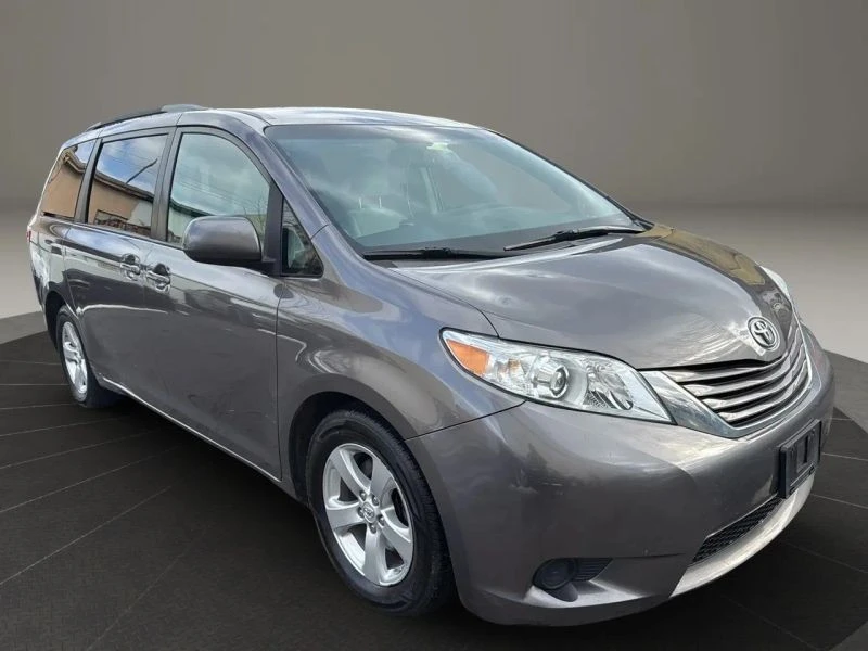 2017 Toyota Sienna 3rd Gen - Image 3 of 12