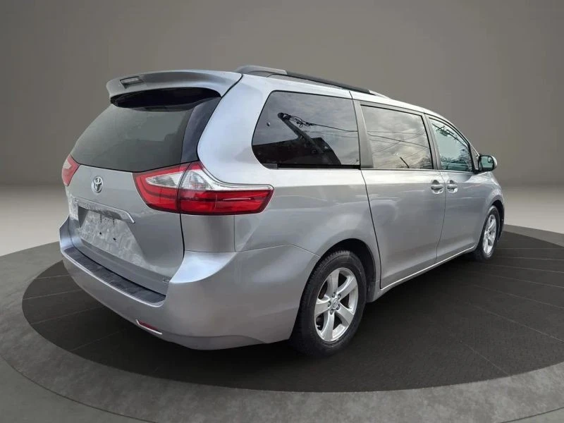 2017 Toyota Sienna 3rd Gen - Image 5 of 12