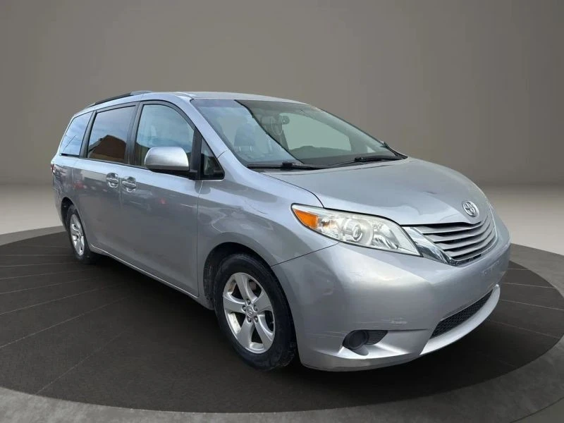 2017 Toyota Sienna 3rd Gen - Image 3 of 12