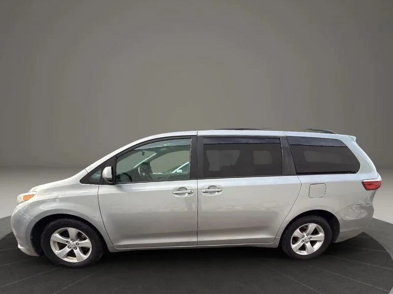 2017 Toyota Sienna 3rd Gen - Image 8 of 12