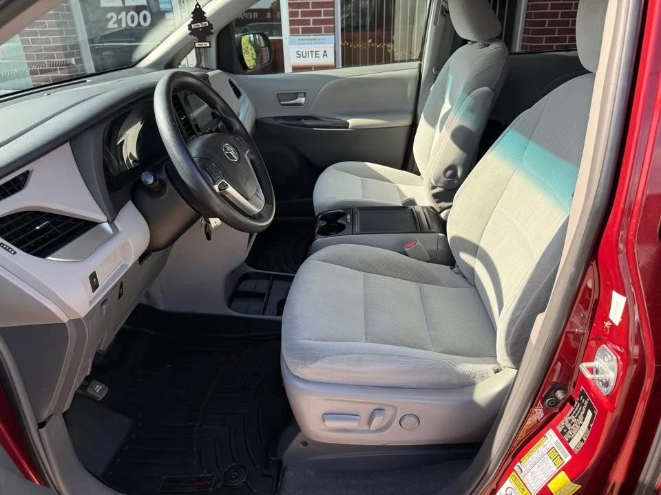 2017 Toyota Sienna 3rd Gen - Image 8 of 20