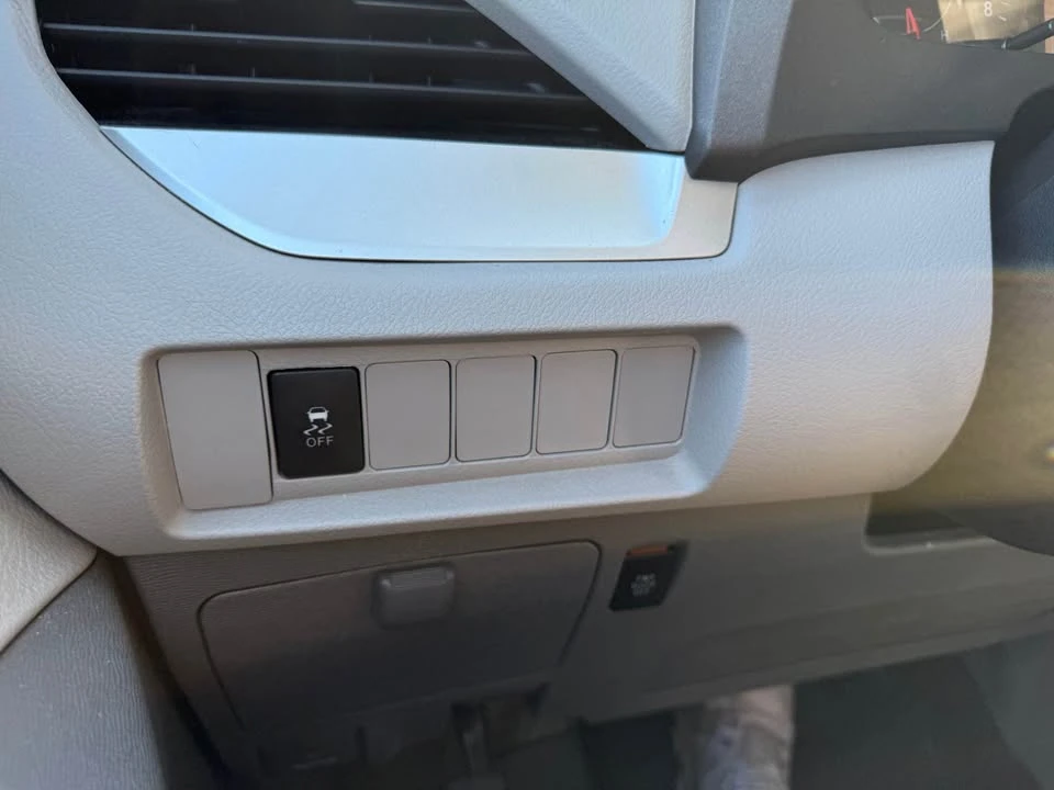 2017 Toyota Sienna 3rd Gen - Image 15 of 20