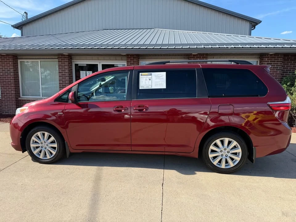 2017 Toyota Sienna 3rd Gen - Image 4 of 20