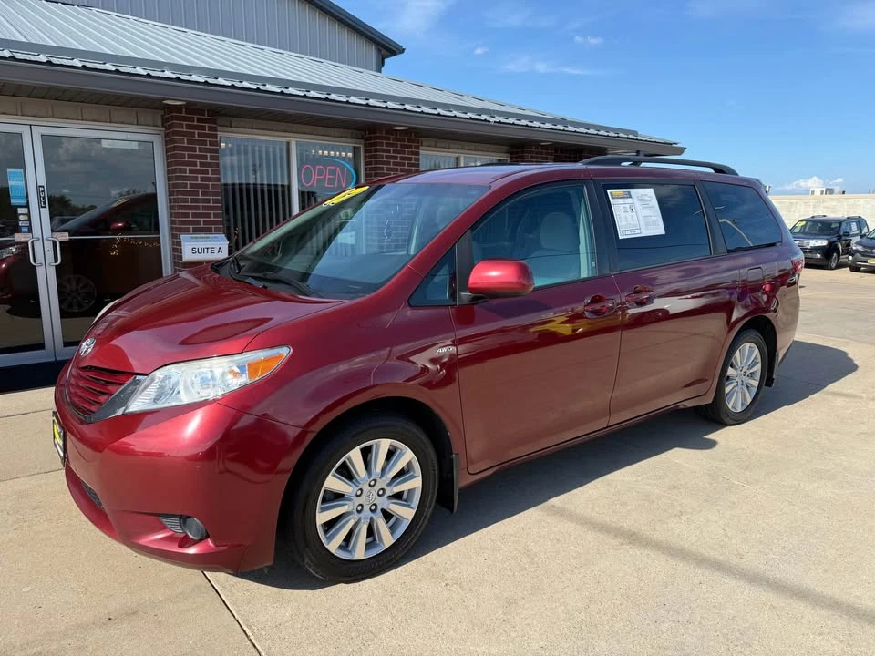 2017 Toyota Sienna 3rd Gen - Image 3 of 20