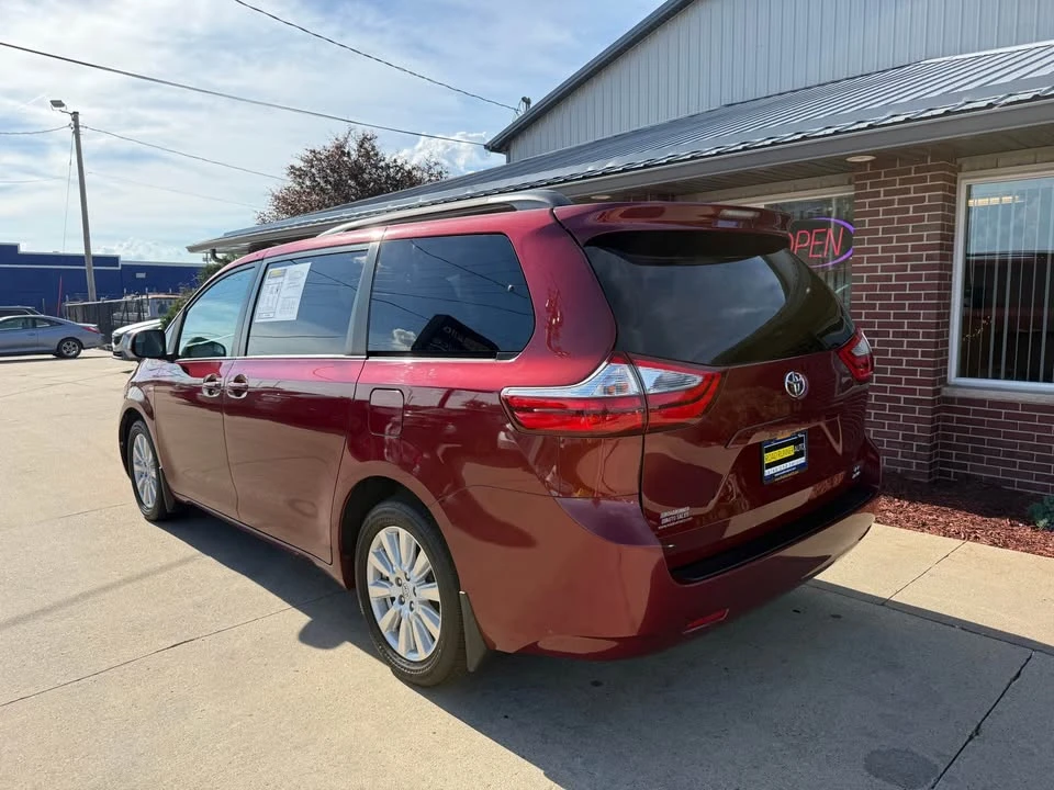 2017 Toyota Sienna 3rd Gen - Image 5 of 20