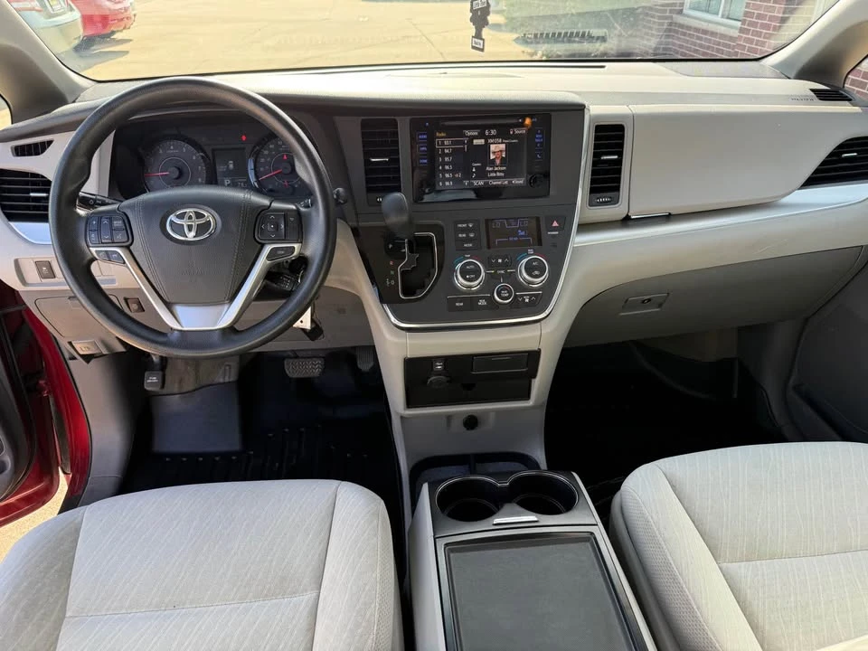 2017 Toyota Sienna 3rd Gen - Image 17 of 20