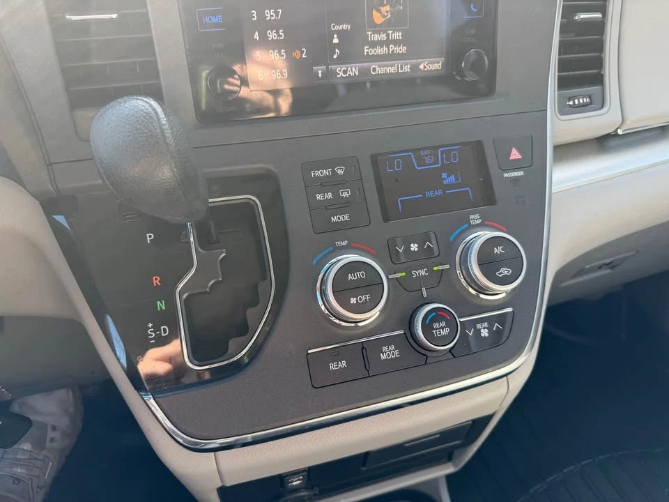 2017 Toyota Sienna 3rd Gen - Image 12 of 20