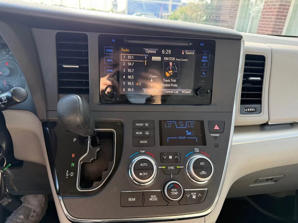 2017 Toyota Sienna 3rd Gen - Image 11 of 20
