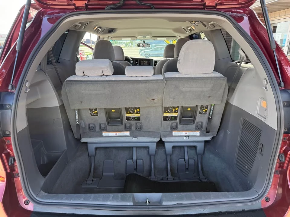 2017 Toyota Sienna 3rd Gen - Image 19 of 20