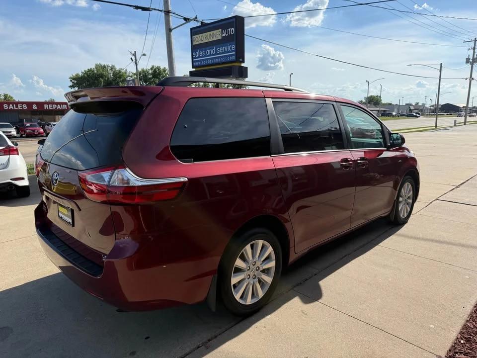2017 Toyota Sienna 3rd Gen - Image 7 of 20