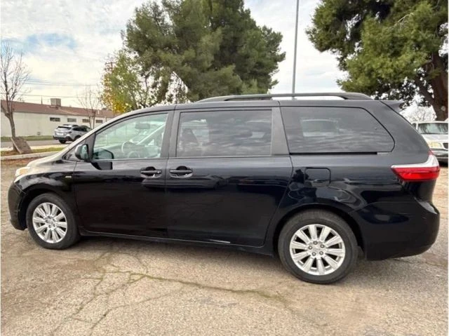 2017 Toyota Sienna 3rd Gen - Image 6 of 11