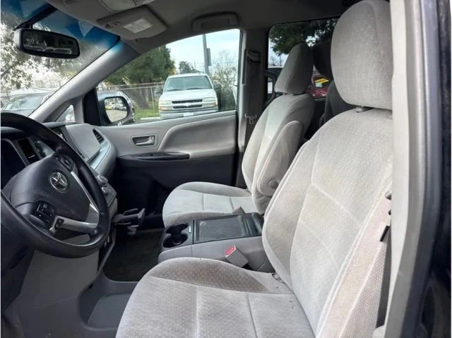 2017 Toyota Sienna 3rd Gen - Image 8 of 11