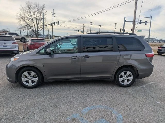 2017 Toyota Sienna 3rd Gen - Image 4 of 21